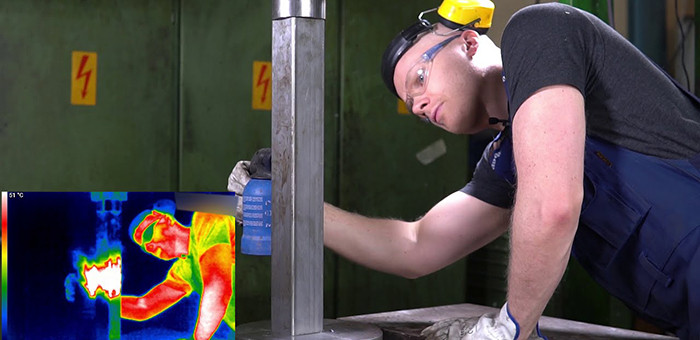 Qual é mais resistente metalon ou alumínio?