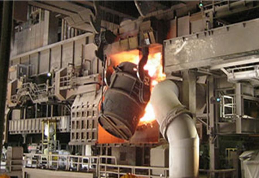 Equipamento industrial para galvanização, saindo vapor quente Equipamento industrial para galvanização, saindo vapor quente